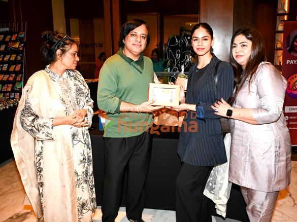 photos mahesh bhatt pooja bhatt and others attend the fashion show rabiaz walk for a cause 4