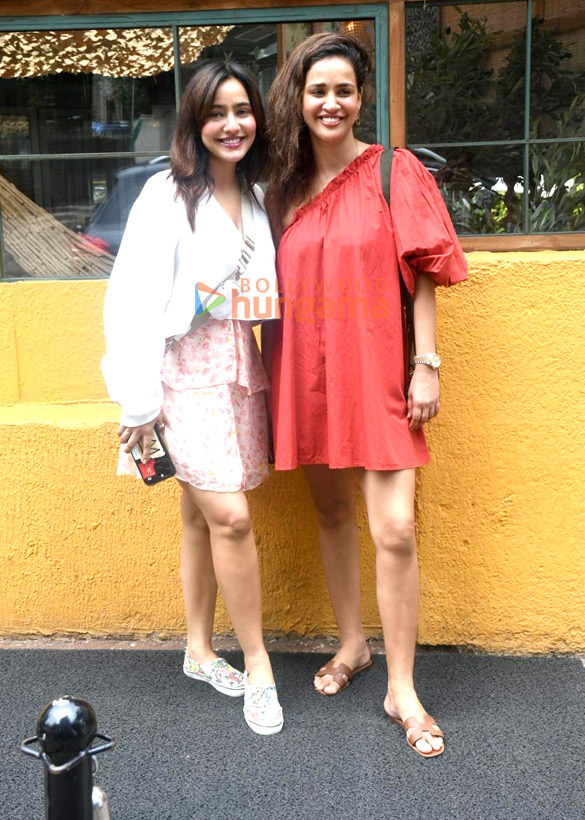 photos neha sharma and aisha sharma snapped outside restaurant in bandra 1