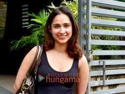 Photos: Pashmina Roshan snapped in Juhu