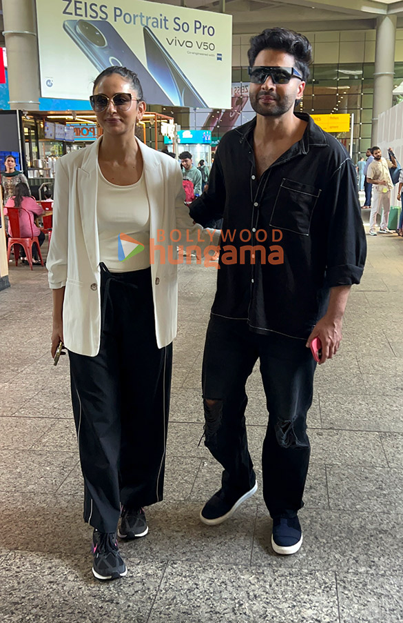 photos rakul preet singh jackky bhagnani and malaika arora snapped at the airport 5
