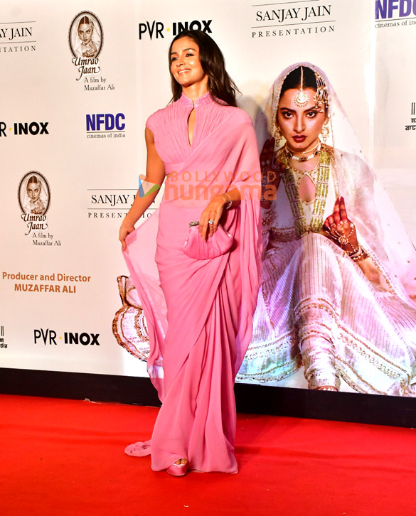 photos rekha aamir khan a r rahman alia bhatt janhvi kapoor simi garewal and others snapped at the re release premiere of umrao jaan 0065 5