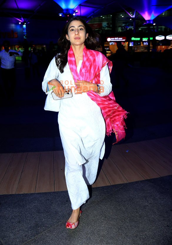 photos sara ali khan and aditya roy kapur snapped at the airport 5