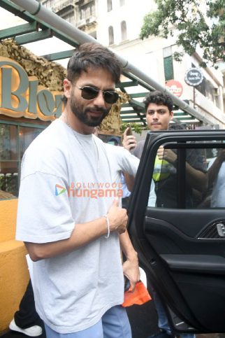 Photos: Shahid Kapoor spotted outside a restaurant in Bandra