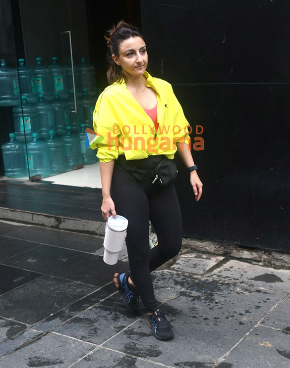 photos soha ali khan snapped outside a gym in bandra 3 2