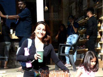 Photos: Soha Ali Khan snapped with her daughter Inaaya outside a salon in Bandra Photos: Soha Ali Khan snapped with her daughter Inaaya outside a salon in Bandra