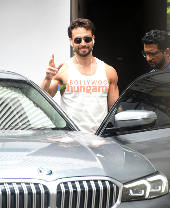 Photos: Tiger Shroff spotted outside clinic in Bandra Photos: Tiger Shroff spotted outside clinic in Bandra