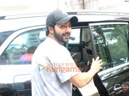 Photos: Varun Dhawan snapped in Khar