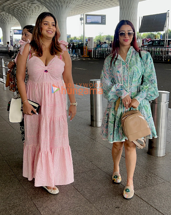 photos virat kohli anushka sharma farah khan and nyra banerjee snapped at the airport 3