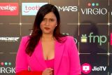 Mannara in pink & red at Bollywood Hungama’s Style Icon Awards