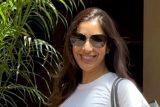 Sophie Choudry’s fun banter with paps as she gets clicked