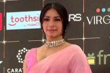 Painting the town pink! Tanishaa Mukerji at Bollywood Hungama’s Style Icon Panel