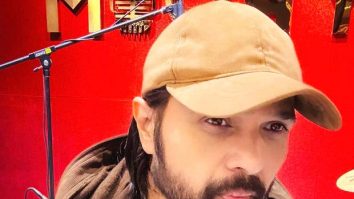 Himesh Reshammiya shuts down trolls live on stage in Delhi conert: “Naak se gau ya galey se?”