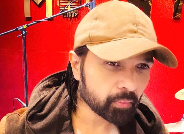 Himesh Reshammiya shuts down trolls live on stage in Delhi conert “Naak se gau ya galey se”
