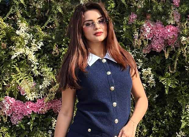 Avneet Kaur aces style game at Wimbledon 2025 in a chic blue co-ord set; watch