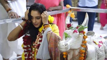 Rupali Ganguly seeks blessings at Mahakaleshwar Temple on Sawan Somwar
