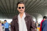 Anil Kapoor jhakas airport look