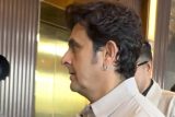 Birthday boy! Sonu Nigam gets clicked by paps