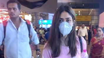 Mrunal Thakur’s kurti look at the airport
