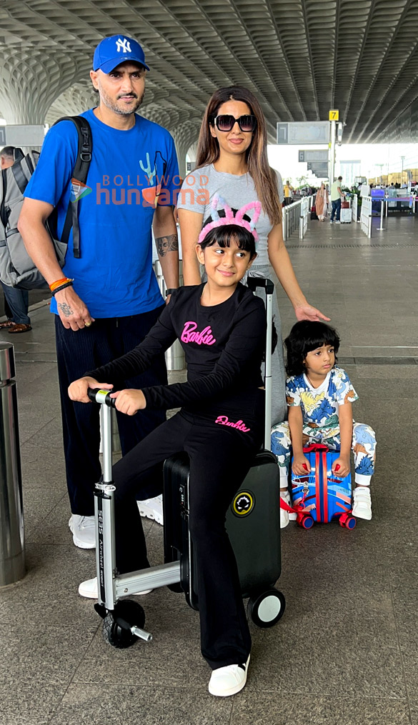 photos aamir khan malaika arora kapil sharma and others snapped at the airport 4