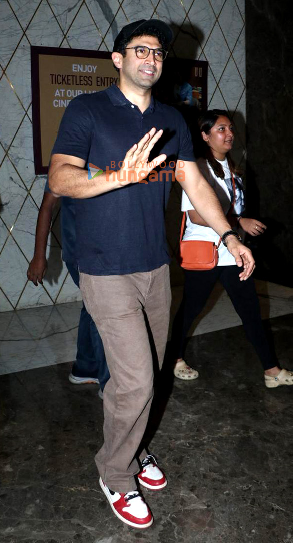 photos aditya roy kapur snapped in andheri 4 6