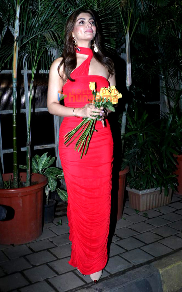 photos akanksha puri snapped in juhu 2