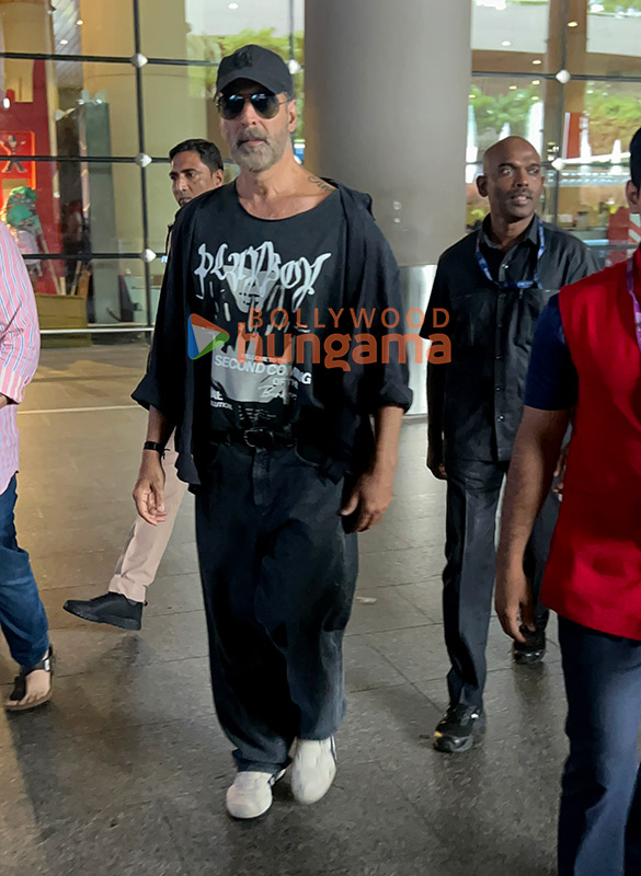 photos akshay kumar rakul preet singh and ranveer singh snapped at the airport 1