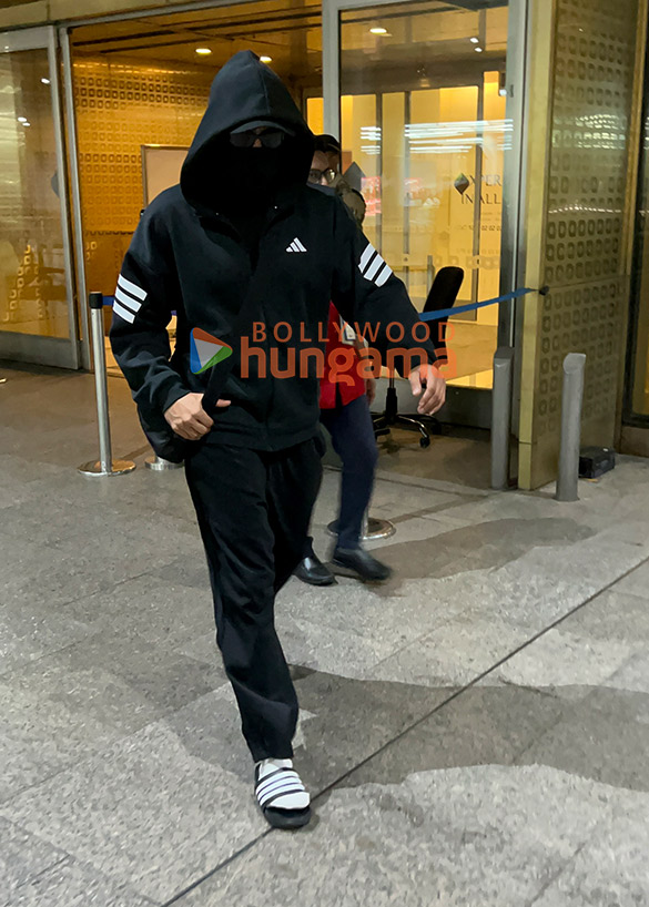 photos akshay kumar rakul preet singh and ranveer singh snapped at the airport 3