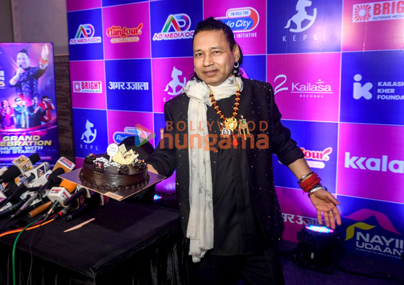 photos anup jalota gayatri asokan devangana chauhan and others snapped at kailash khers birthday celebration at 9th edition of nayii udaan 4
