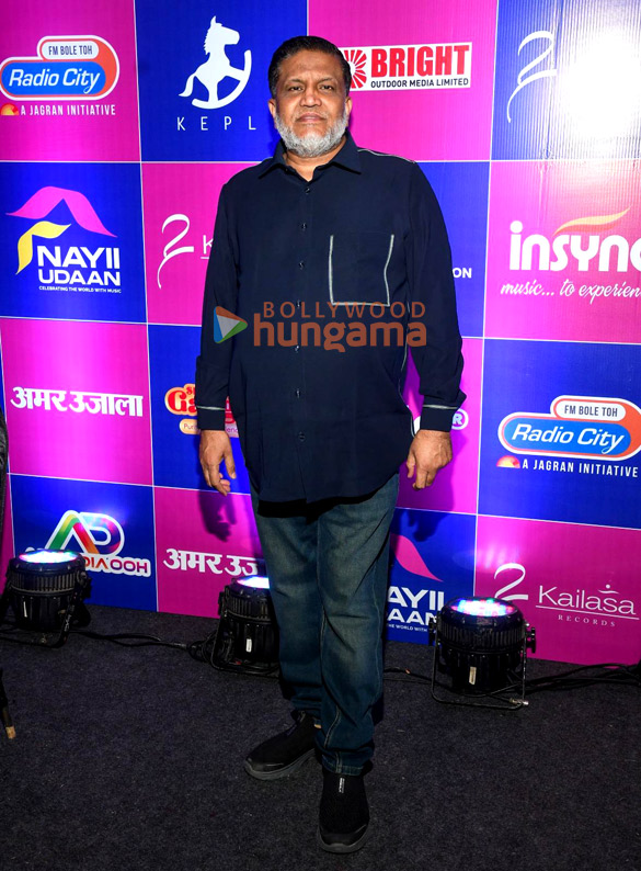 photos anup jalota gayatri asokan devangana chauhan and others snapped at kailash khers birthday celebration at 9th edition of nayii udaan 6