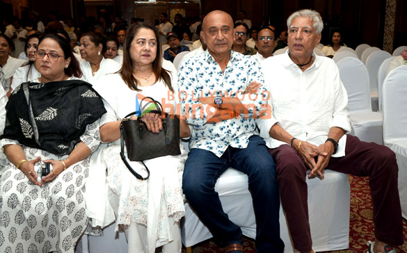 photos deepak parashar jackie shroff poonam dhillon hema malini and others pay tribute to dheeraj kumar 9