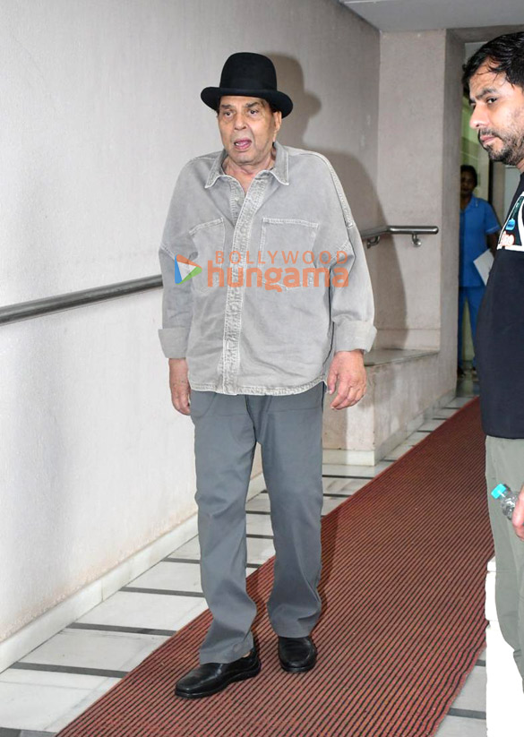 photos dharmendra snapped in bandra 2