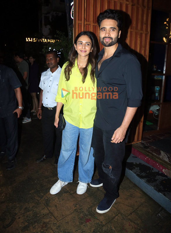 photos disha patani mouni roy rakul preet singh jackky bhagnani and pragya jaiswal snapped in bandra 5