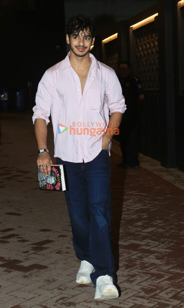 photos ishaan khatter snapped in bandra 3 4