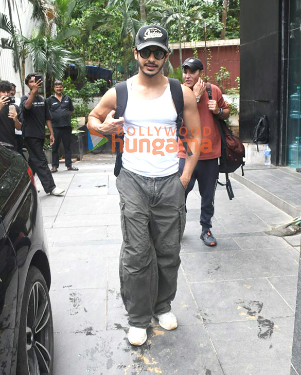 photos ishaan khatter snapped outside a gym in bandra 4