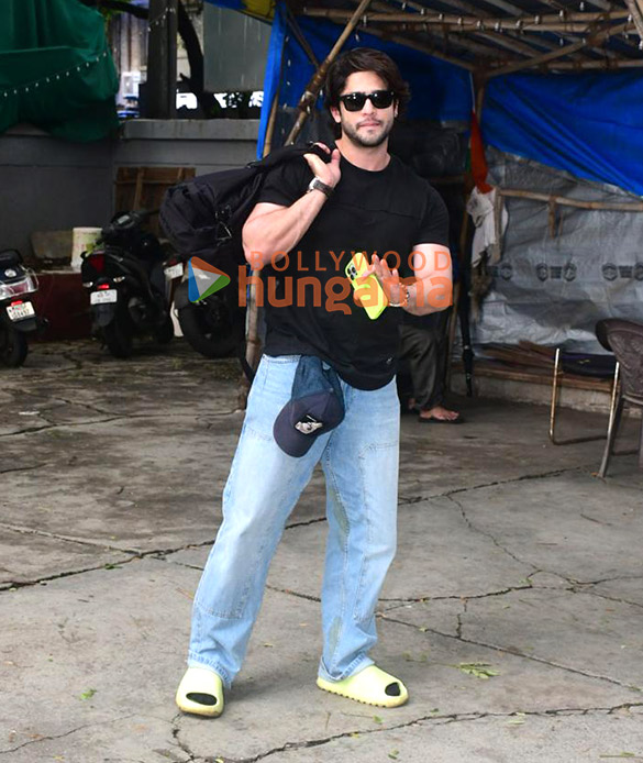photos jibraan khan snapped outside a gym in bandra 3