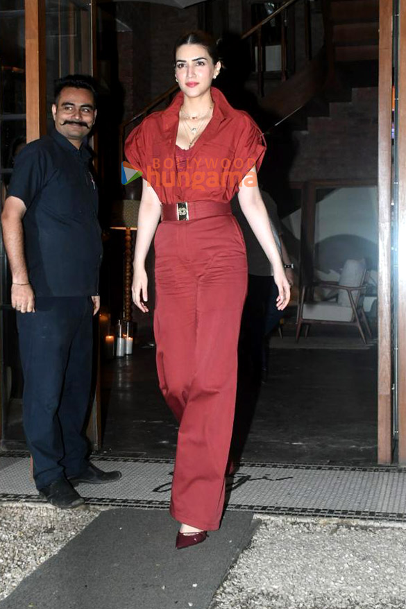 photos kriti sanon snapped outside gigi restaurant in bandra 4