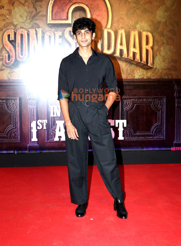 photos mrunal thakur roshni walia chunky panday and others grace the premiere of son of sardaar 2 1011 2