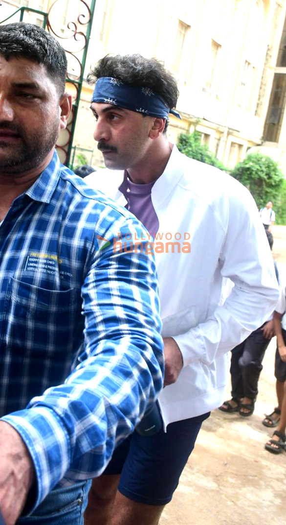 photos ranbir kapoor snapped in bandra 5