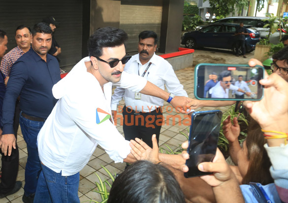 photos ranbir kapoor snapped in bandra 6