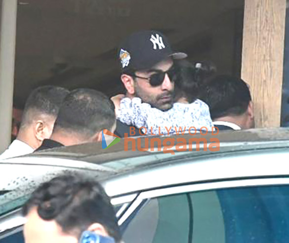 photos ranbir kapoor snapped with his daughter at the kalina airport 2