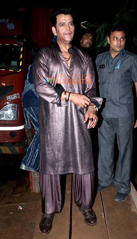 photos ravi kishan snapped at a shoot location 1