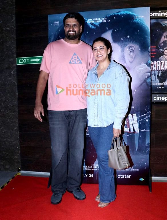 photos sara ali khan anjini dhawan and others grace the premiere of sarzameen 1042 1