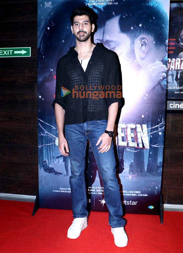 photos sara ali khan anjini dhawan and others grace the premiere of sarzameen 3