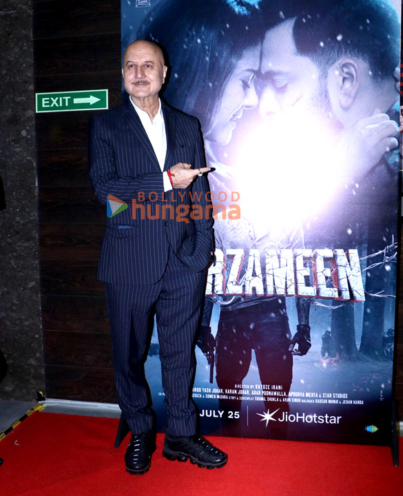 photos sara ali khan anjini dhawan and others grace the premiere of sarzameen 5