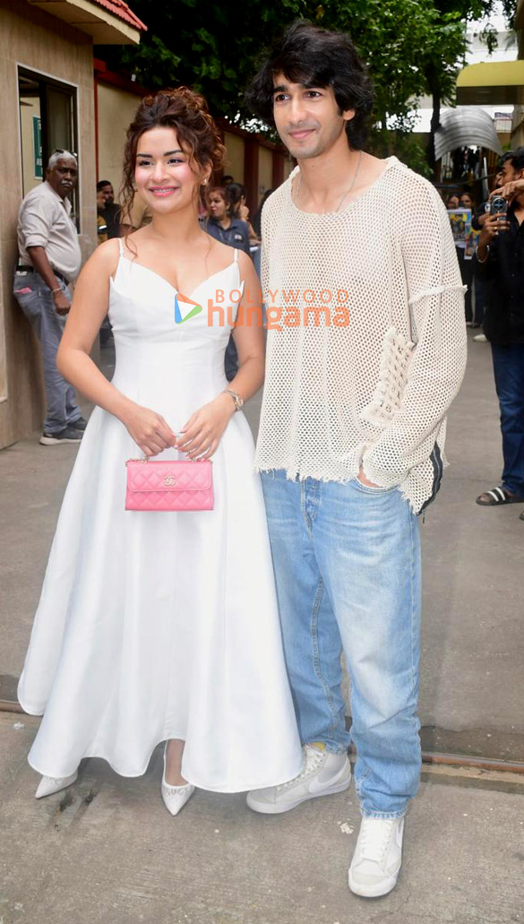 photos shantanu maheshwari and avneet kaur spotted at lala lajpat rai college promoting bade din huye from their movie love in vietnam 8
