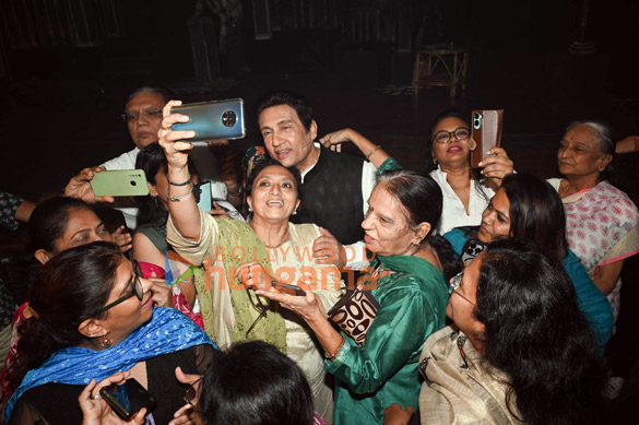 photos shekhar suman geetika tyagi shatrughan sinha anees bazmee and others snapped attending the upcoming play ek mulaqat 19