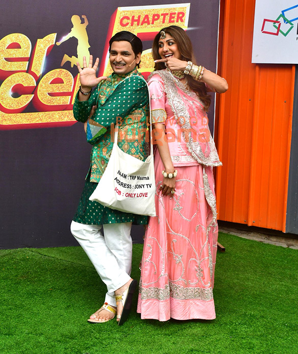 photos shilpa shetty geeta kapur and others snapped on the sets of super dancer 5 9