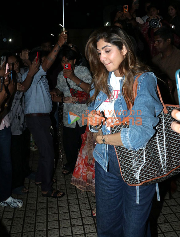 photos shilpa shetty spotted with family at pvr juhu 4