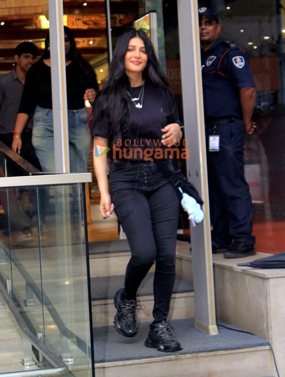 photos shruti haasan snapped in bandra 1 8