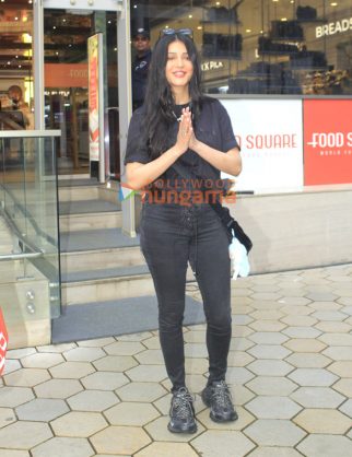 Photos: Shruti Haasan snapped in Bandra